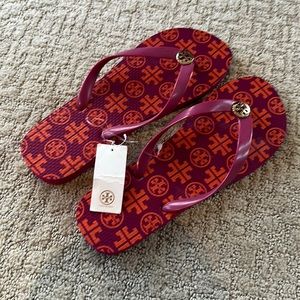 NWT Tory Burch Rubber Flip Flops, Party Fuschia/New Traveler Square, Size 11